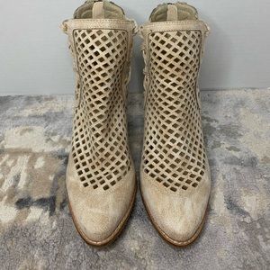 Coconuts by Matisse Tan Booties 7.5